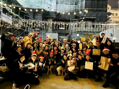 神木下的聖誕晚會