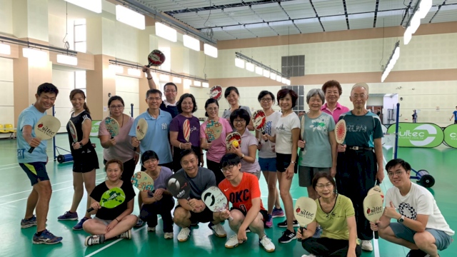 陸府尊齡樂活共學有成 退休住戶成教練